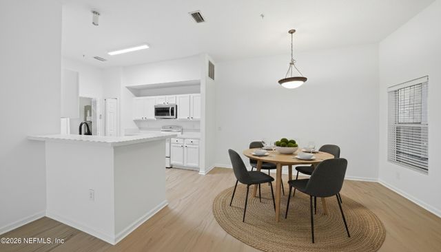 6081 MAGGIES Circle 104, Jacksonville, FL 32244