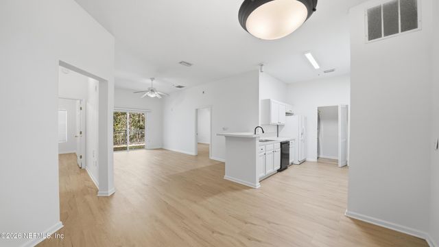 6081 MAGGIES Circle 104, Jacksonville, FL 32244