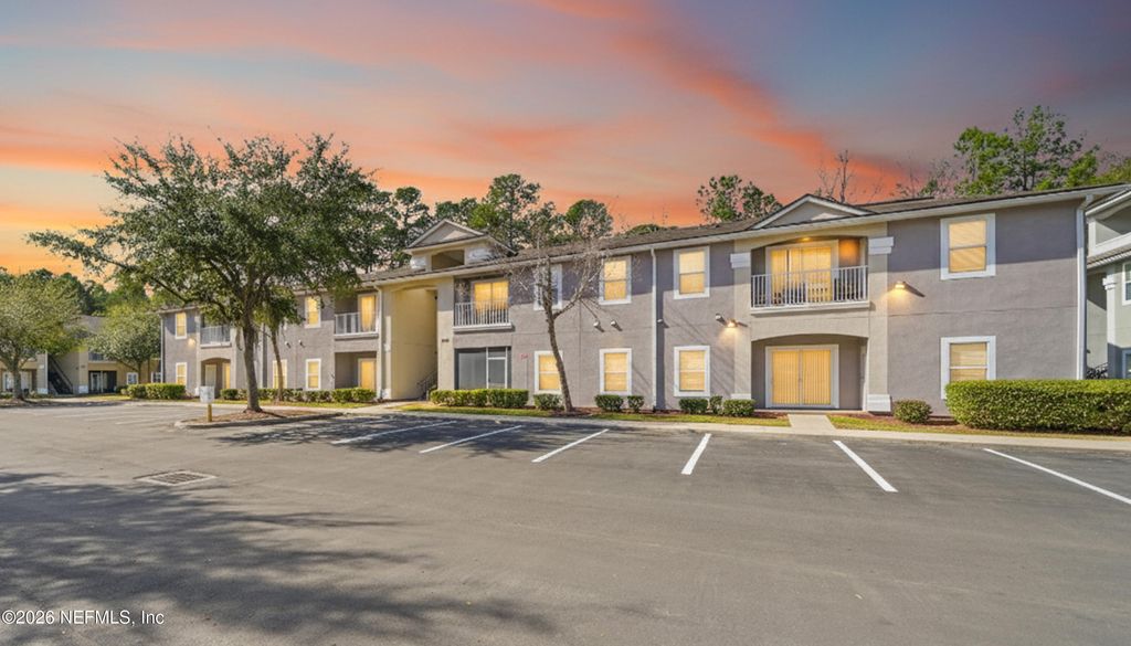 6081 MAGGIES Circle 104, Jacksonville, FL 32244