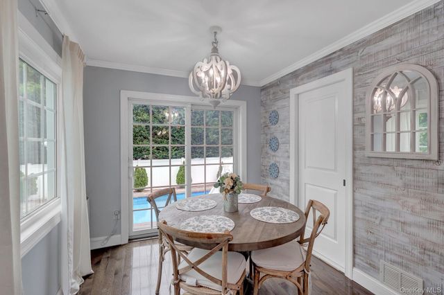 31 Leeds Lane, North Babylon, NY 11703