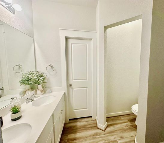 527 N HENDELSON LN, Hutto, TX 78634