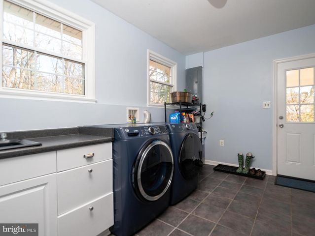 4817 DODSON DR, Annandale, VA 22003