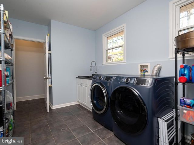 4817 DODSON DR, Annandale, VA 22003