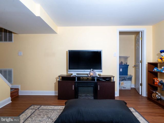 4817 DODSON DR, Annandale, VA 22003