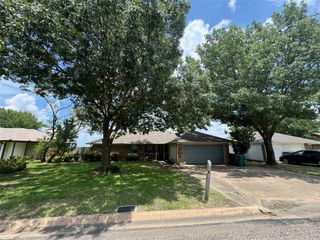 3404 S Carolina Drive, Sherman, TX 75090
