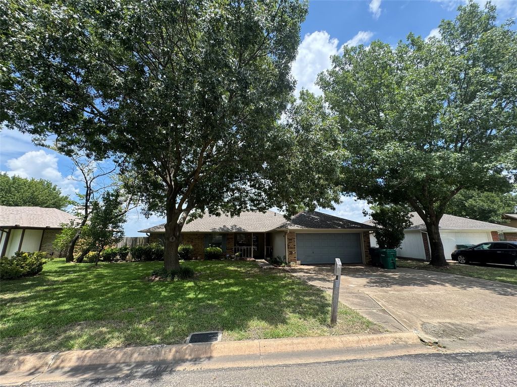 3404 S Carolina Drive, Sherman, TX 75090