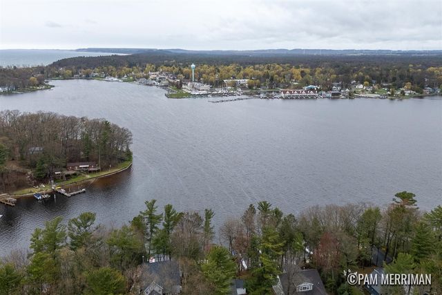 6275 Longbridge Road, Pentwater, MI 49449