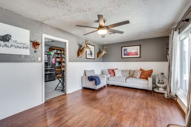 2206 Cloverdale Street, Arlington, TX 76010