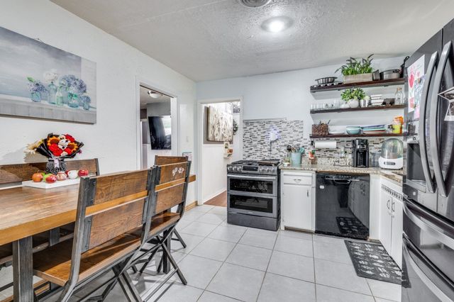 2206 Cloverdale Street, Arlington, TX 76010