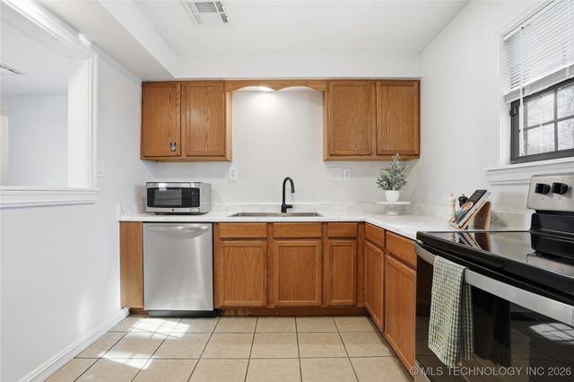 322 E Maple Street, Skiatook, OK 74070