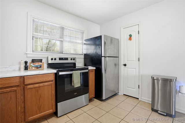 322 E Maple Street, Skiatook, OK 74070