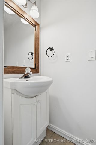 322 E Maple Street, Skiatook, OK 74070