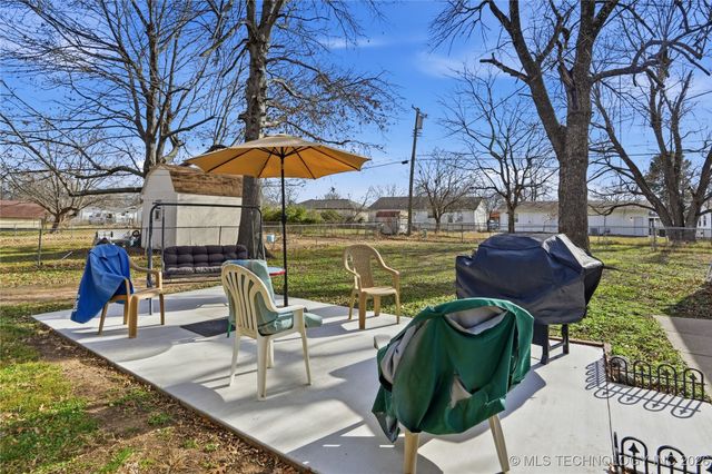 322 E Maple Street, Skiatook, OK 74070