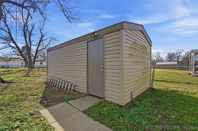 322 E Maple Street, Skiatook, OK 74070