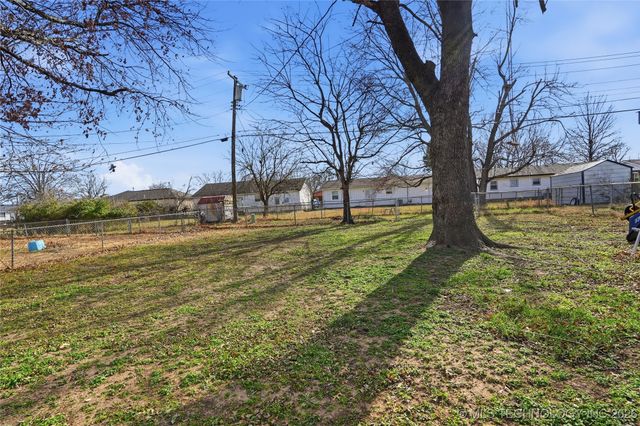 322 E Maple Street, Skiatook, OK 74070