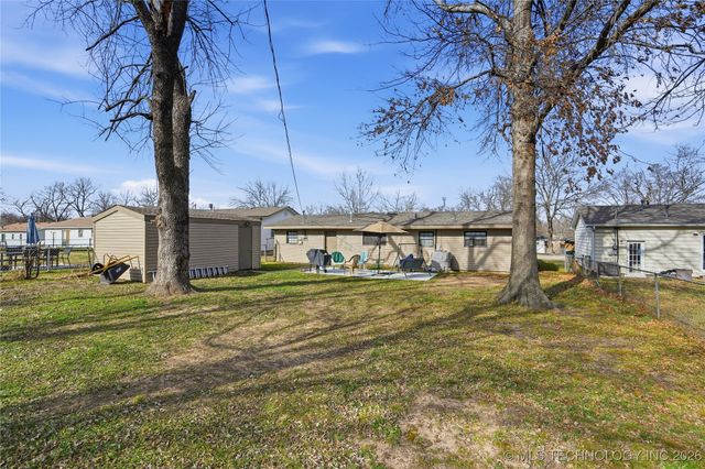 322 E Maple Street, Skiatook, OK 74070