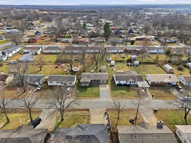 322 E Maple Street, Skiatook, OK 74070