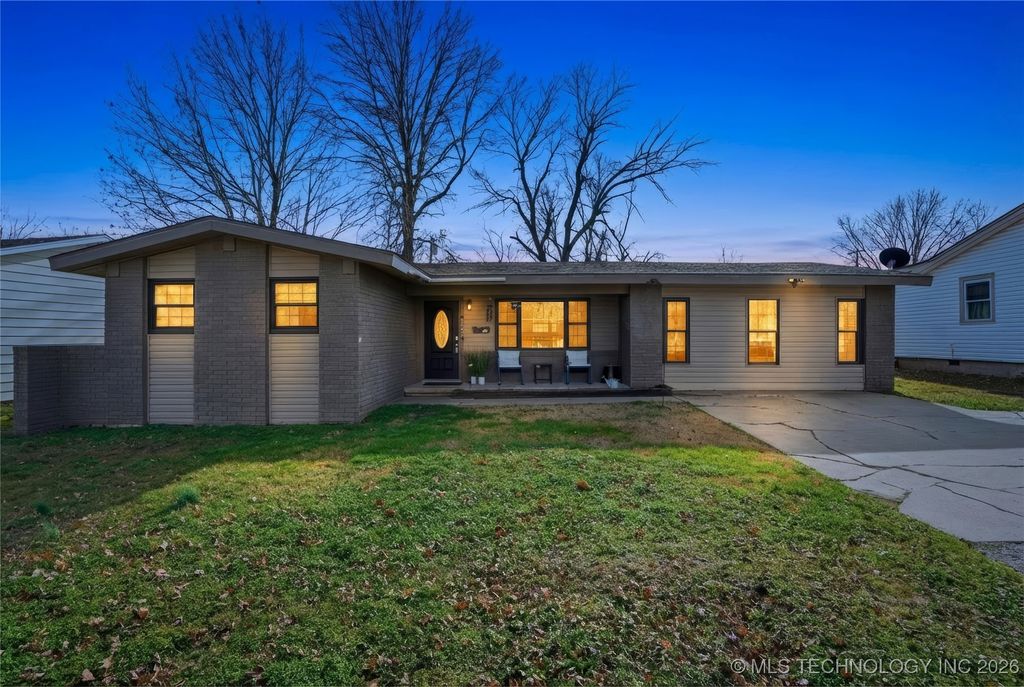 322 E Maple Street, Skiatook, OK 74070