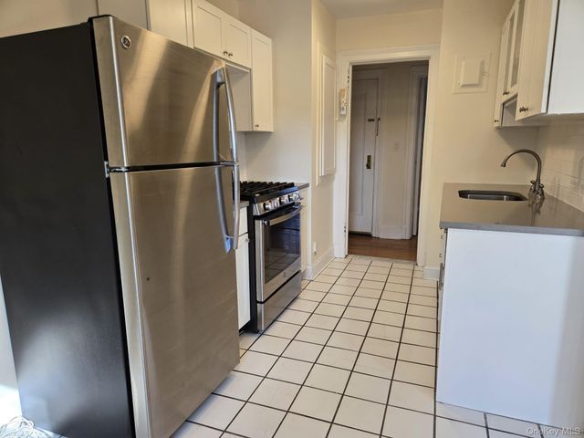 6 Davis Avenue A11, Rye, NY 10580