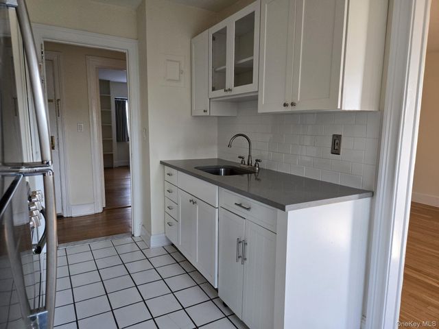 6 Davis Avenue A11, Rye, NY 10580