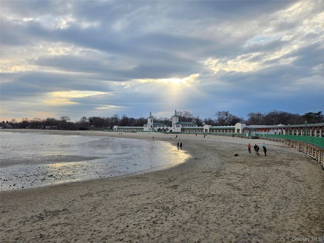 6 Davis Avenue A11, Rye, NY 10580