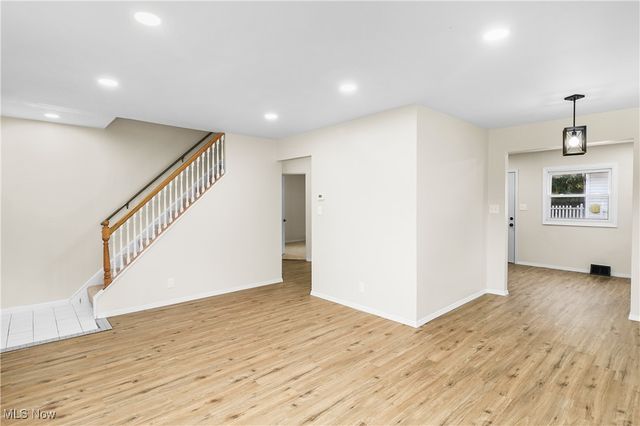 26430 Drakefield Avenue, Euclid, OH 44132