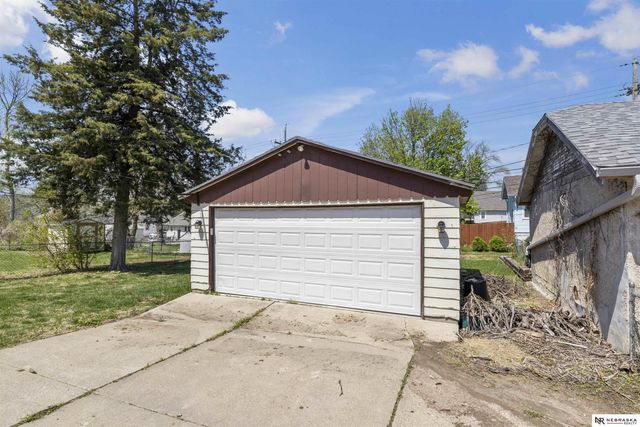 4504 Mayberry Street, Omaha, NE 68106