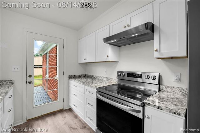 6695 W Dartmoor Road, West Bloomfield, MI 48322