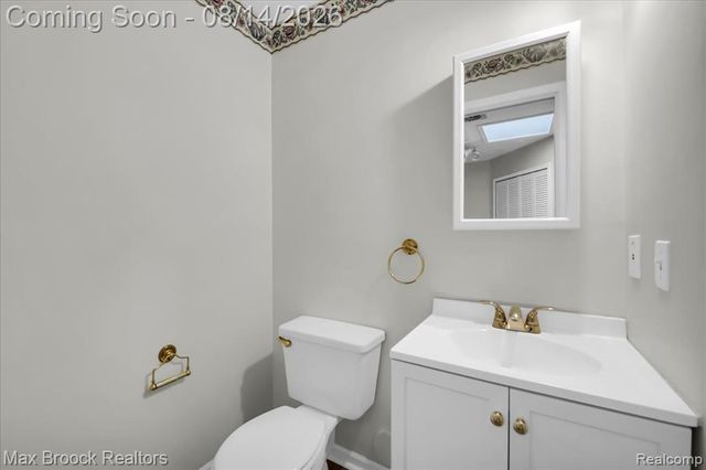 6695 W Dartmoor Road, West Bloomfield, MI 48322