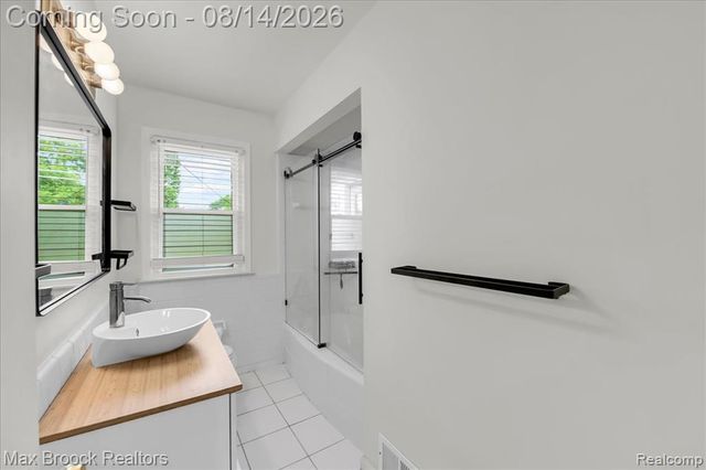 6695 W Dartmoor Road, West Bloomfield, MI 48322