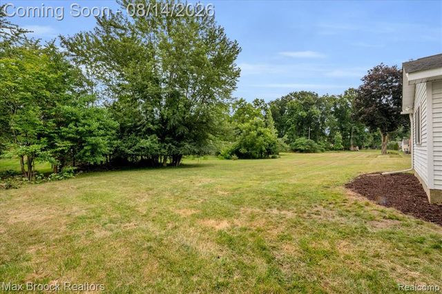 6695 W Dartmoor Road, West Bloomfield, MI 48322