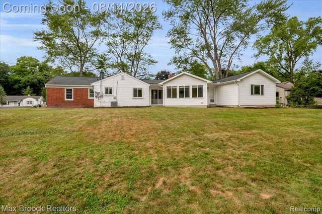 6695 W Dartmoor Road, West Bloomfield, MI 48322