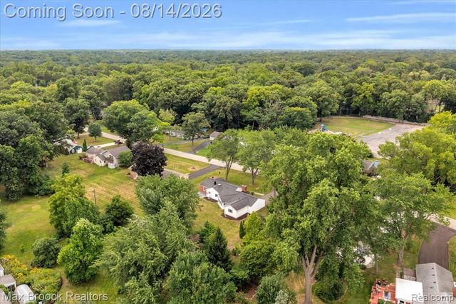 6695 W Dartmoor Road, West Bloomfield, MI 48322