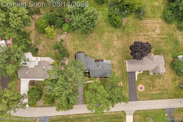 6695 W Dartmoor Road, West Bloomfield, MI 48322