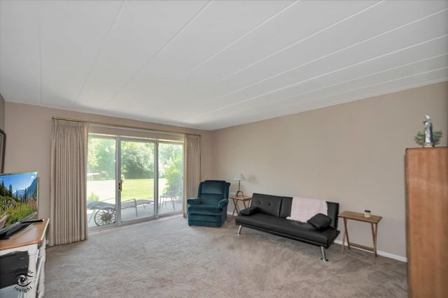 5540 Walnut Avenue 33A, Downers Grove, IL 60515