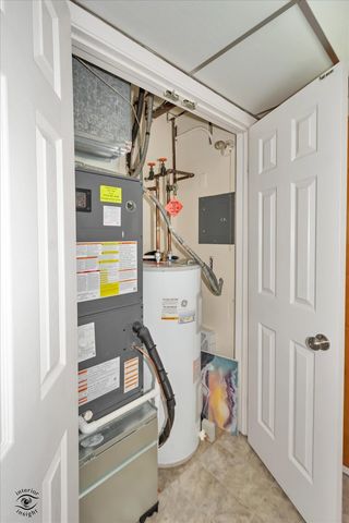 5540 Walnut Avenue 33A, Downers Grove, IL 60515