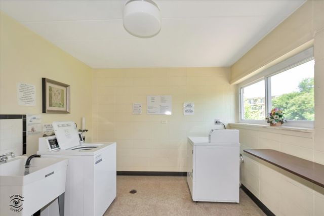 5540 Walnut Avenue 33A, Downers Grove, IL 60515