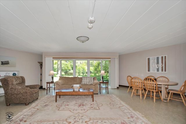 5540 Walnut Avenue 33A, Downers Grove, IL 60515