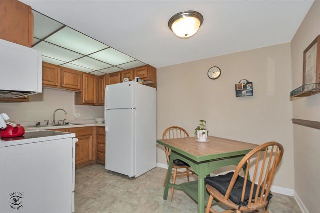 5540 Walnut Avenue 33A, Downers Grove, IL 60515