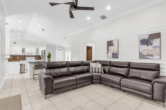 321 NW 193rd Ave, Pembroke Pines, FL 33029