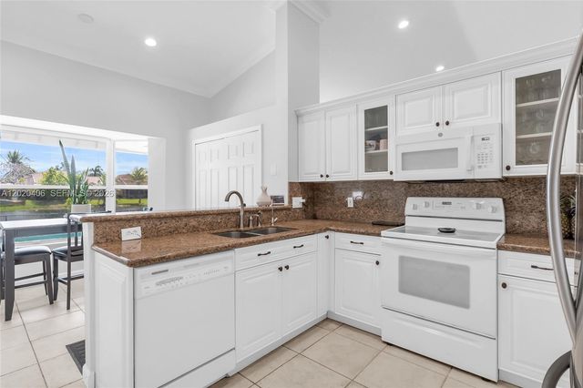 321 NW 193rd Ave, Pembroke Pines, FL 33029