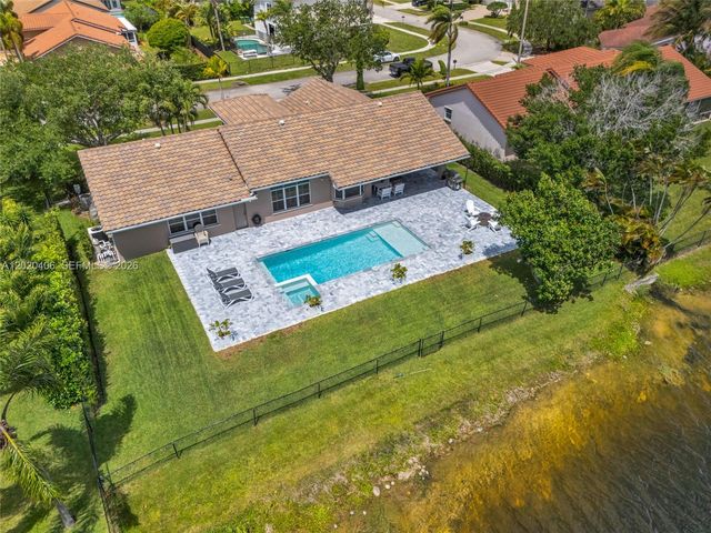 321 NW 193rd Ave, Pembroke Pines, FL 33029