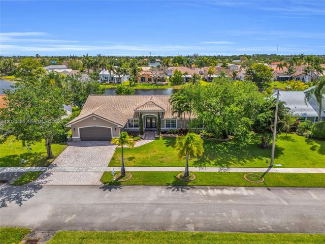 321 NW 193rd Ave, Pembroke Pines, FL 33029