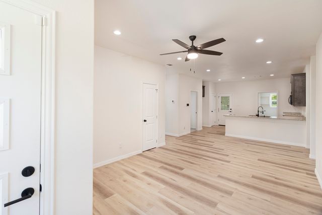712 E 4th Avenue, Corsicana, TX 75110
