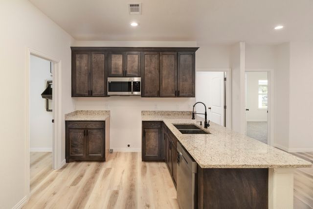 712 E 4th Avenue, Corsicana, TX 75110