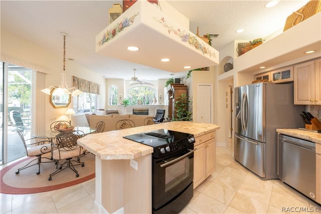 27 Deerwood Drive, Homosassa, FL 34446