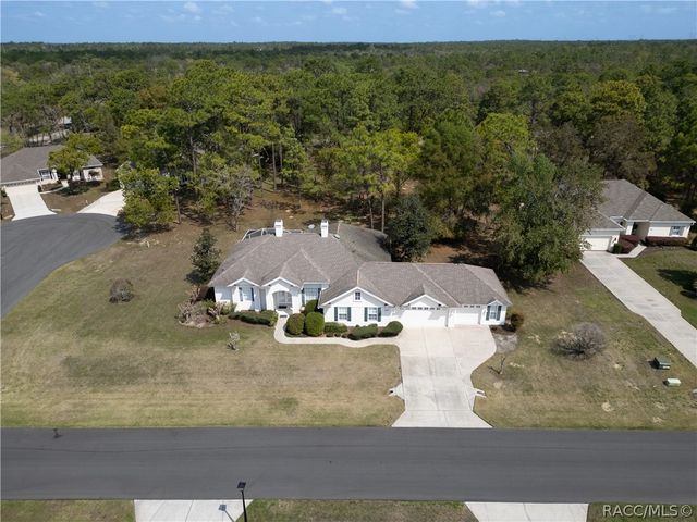 27 Deerwood Drive, Homosassa, FL 34446