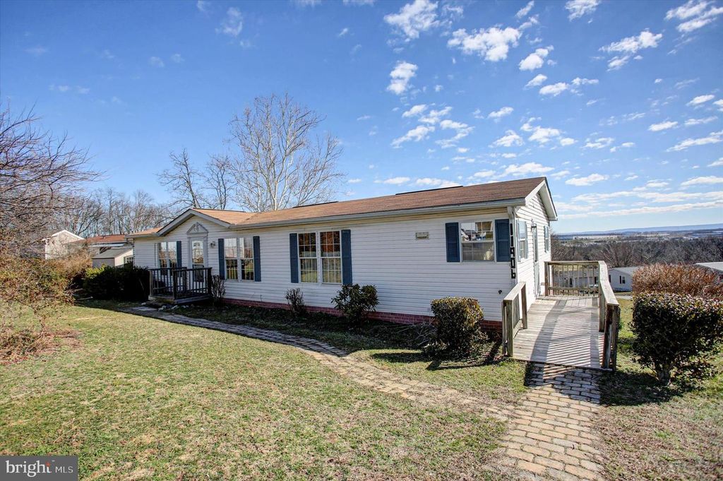 11906 HEATHER DR, Hagerstown, MD 21740