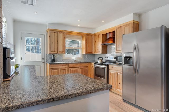 10 Marlorville Road, Wappingers Falls, NY 12590