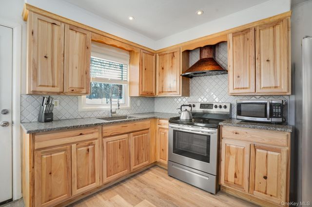 10 Marlorville Road, Wappingers Falls, NY 12590